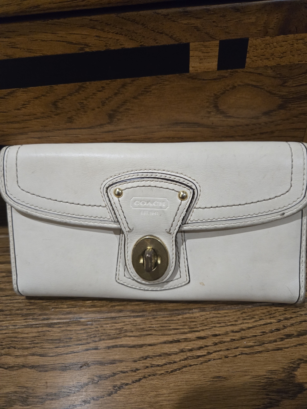 COACH White Leather Turnlock Wallet with Gold Hardware